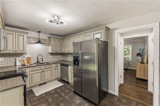 6739 Roe Avenue, Prairie Village, KS 66208