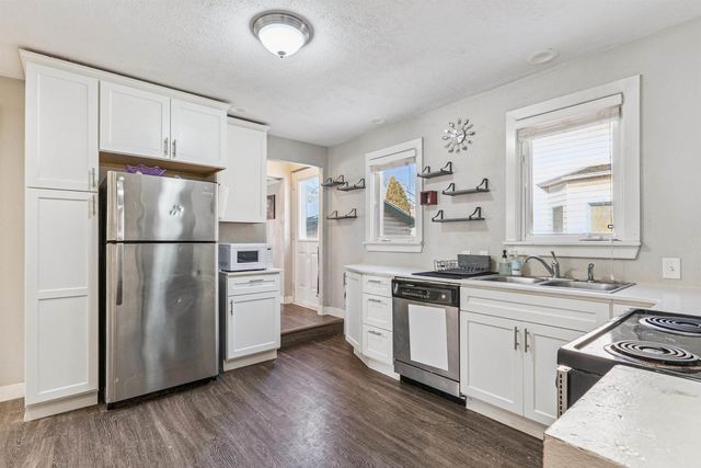 1422 Main Street, Cedar Falls, IA 50613