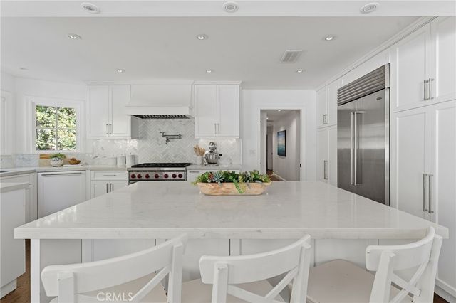 5408 Penfield Avenue, Woodland Hills, CA 91364