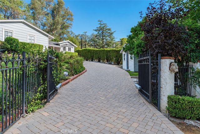 5408 Penfield Avenue, Woodland Hills, CA 91364