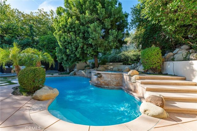 5408 Penfield Avenue, Woodland Hills, CA 91364
