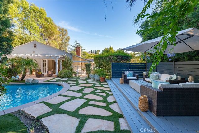 5408 Penfield Avenue, Woodland Hills, CA 91364