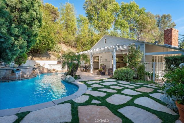5408 Penfield Avenue, Woodland Hills, CA 91364