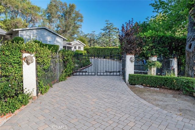 5408 Penfield Avenue, Woodland Hills, CA 91364