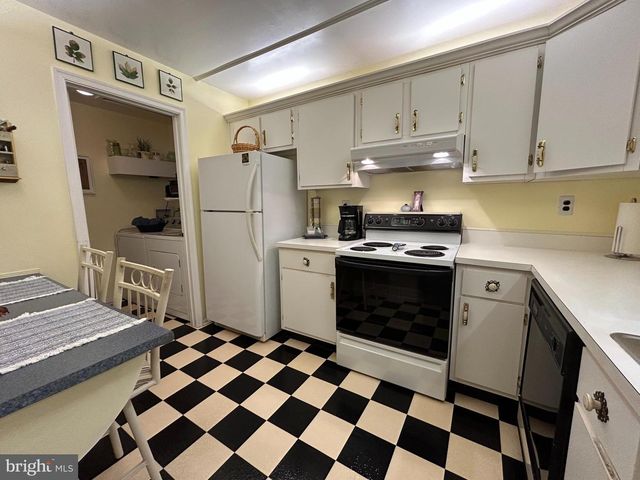 70 CENTER LANE CENTER LN, Mount Laurel, NJ 08054