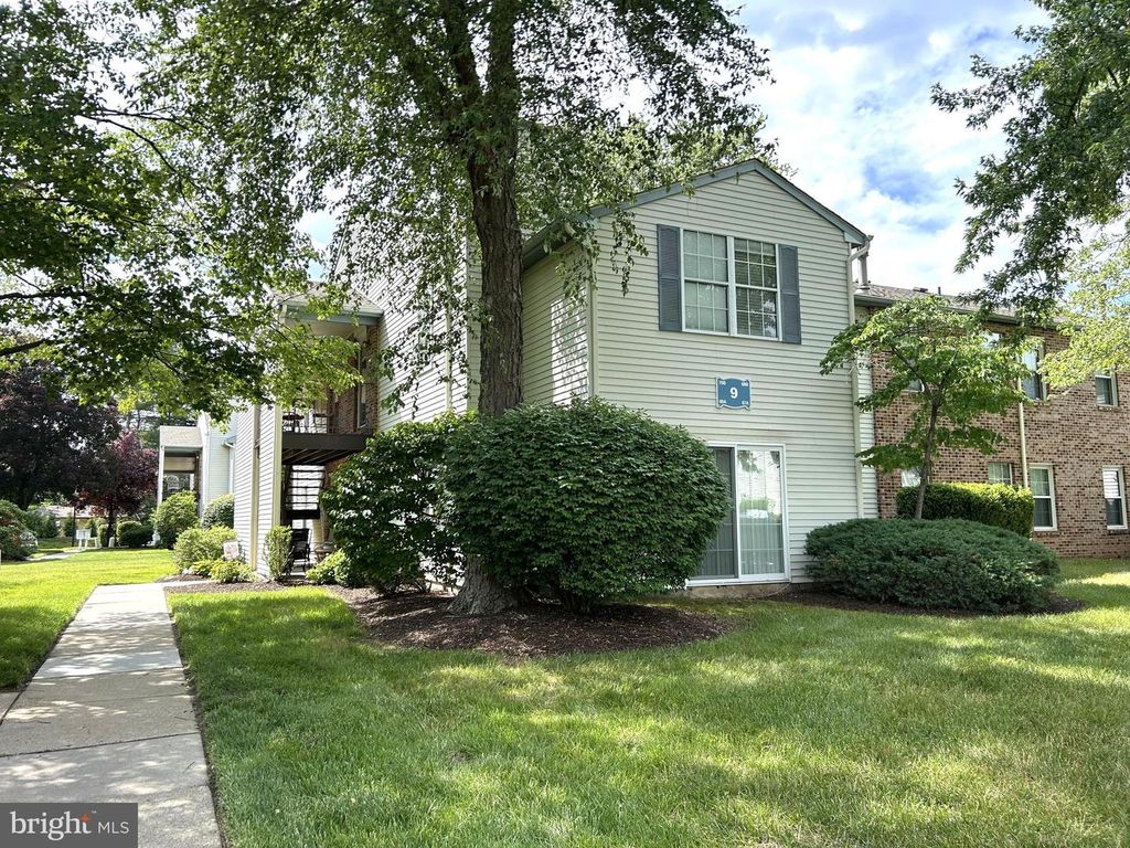 70 CENTER LANE CENTER LN, Mount Laurel, NJ 08054