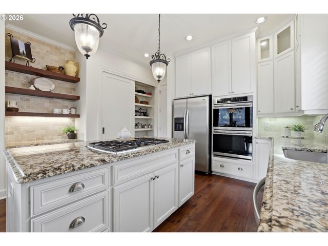 1465 WILLAMETTE FALLS Dr, West Linn, OR 97068