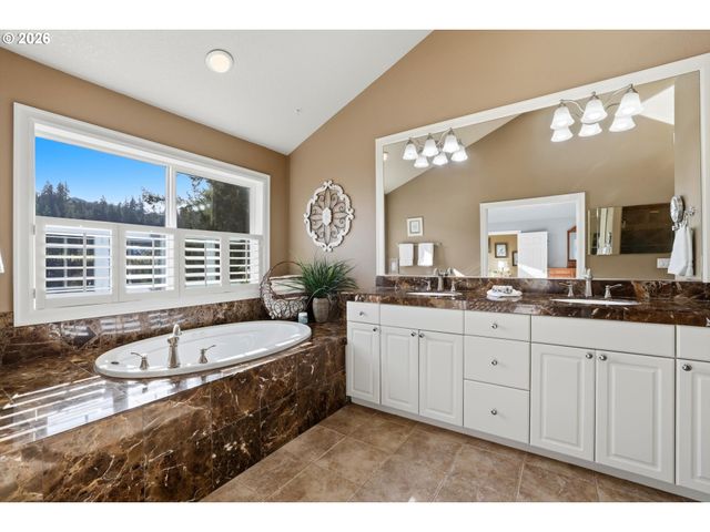 1465 WILLAMETTE FALLS Dr, West Linn, OR 97068