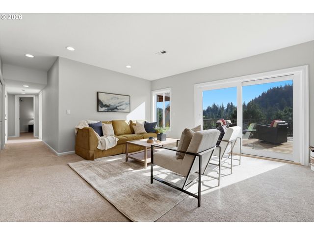 1465 WILLAMETTE FALLS Dr, West Linn, OR 97068