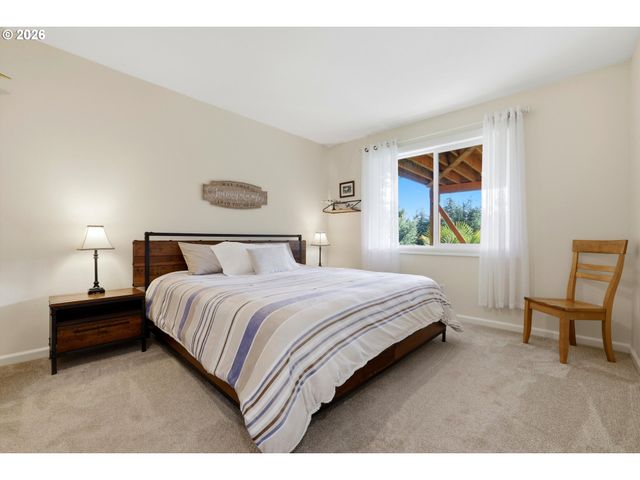 1465 WILLAMETTE FALLS Dr, West Linn, OR 97068