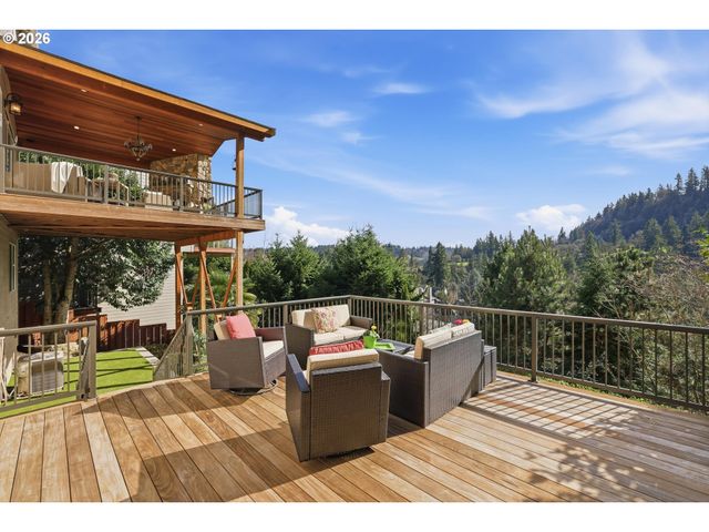 1465 WILLAMETTE FALLS Dr, West Linn, OR 97068