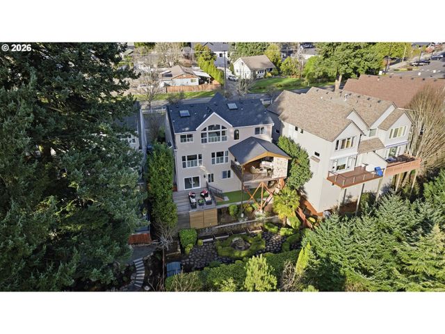1465 WILLAMETTE FALLS Dr, West Linn, OR 97068