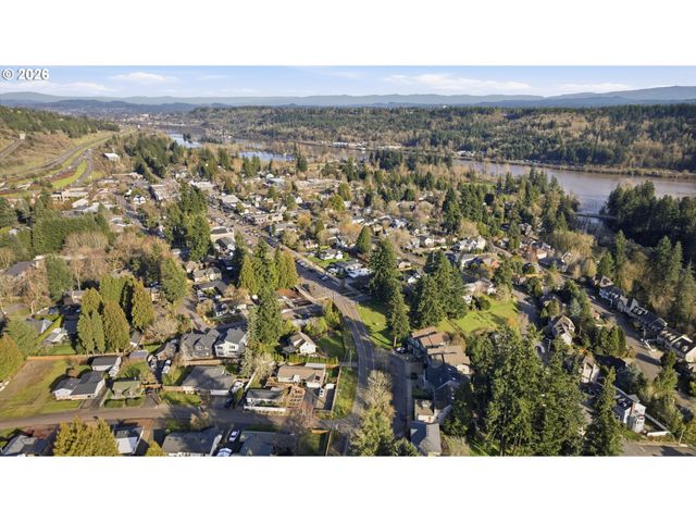 1465 WILLAMETTE FALLS Dr, West Linn, OR 97068