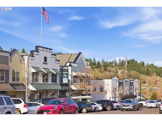 1465 WILLAMETTE FALLS Dr, West Linn, OR 97068