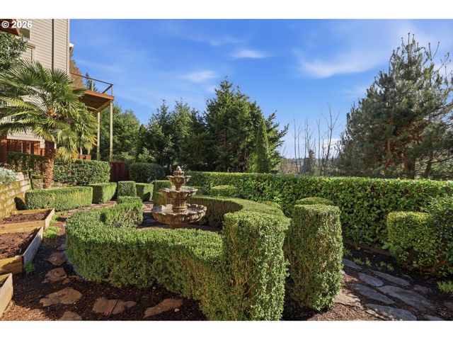 1465 WILLAMETTE FALLS Dr, West Linn, OR 97068