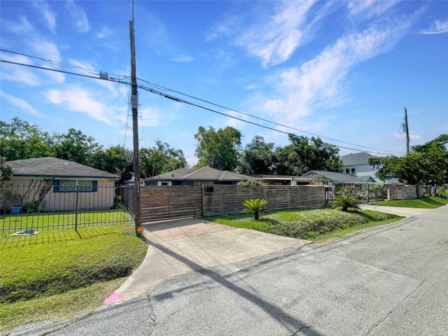 6811 Saint Augustine Street, Houston, TX 77021