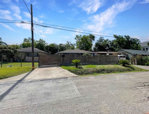 6811 Saint Augustine Street, Houston, TX 77021