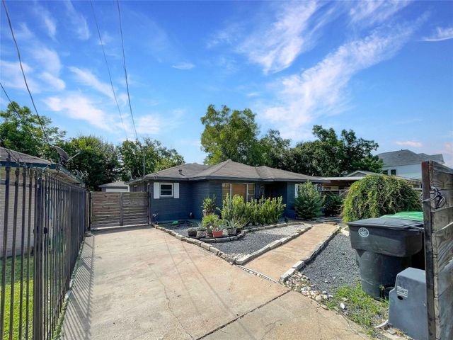 6811 Saint Augustine Street, Houston, TX 77021