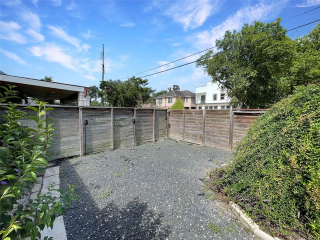6811 Saint Augustine Street, Houston, TX 77021