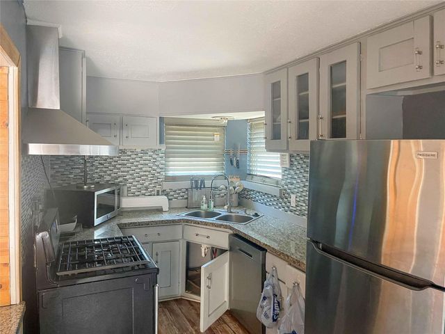 6811 Saint Augustine Street, Houston, TX 77021