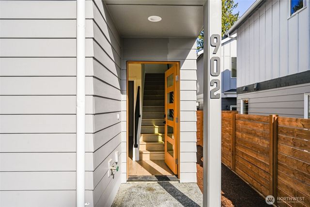 902 N 107th Street, Seattle, WA 98133