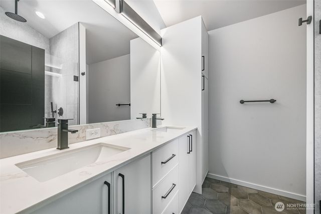 902 N 107th Street, Seattle, WA 98133