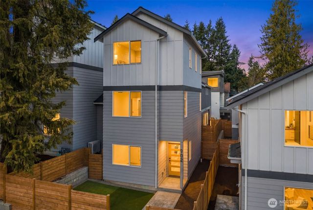 902 N 107th Street, Seattle, WA 98133