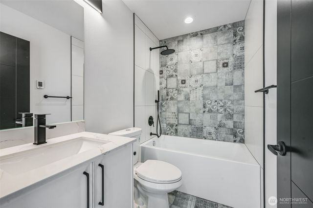902 N 107th Street, Seattle, WA 98133