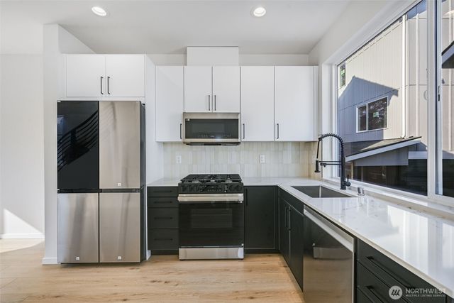 902 N 107th Street, Seattle, WA 98133