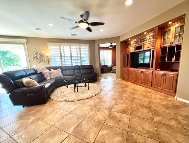 6431 W SANDPIPER Way, Florence, AZ 85132