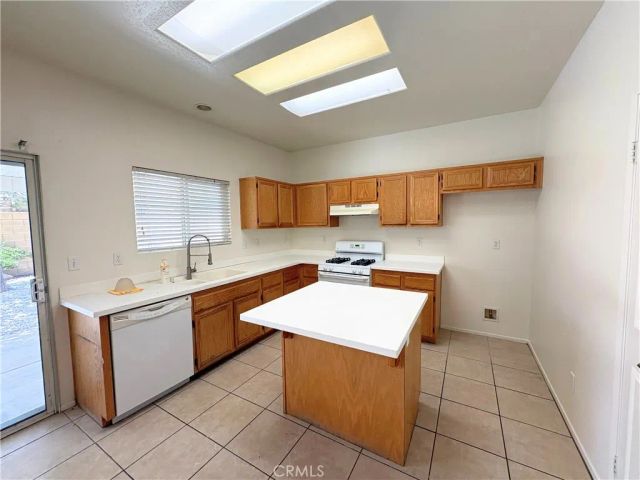 13085 Camden, Victorville, CA 92392