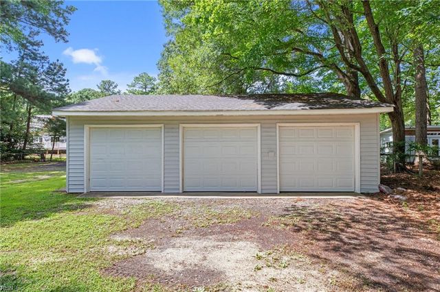 112 Lambs Creek DR, Yorktown, VA 23693