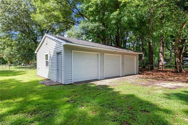 112 Lambs Creek DR, Yorktown, VA 23693