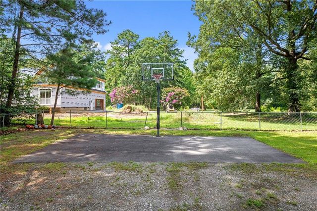 112 Lambs Creek DR, Yorktown, VA 23693