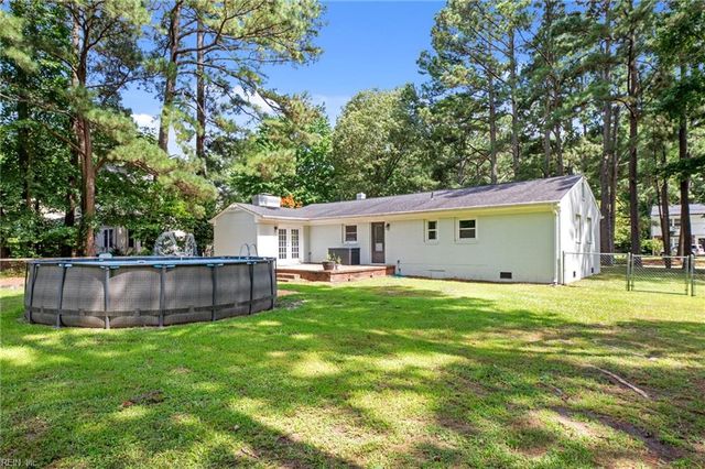 112 Lambs Creek DR, Yorktown, VA 23693