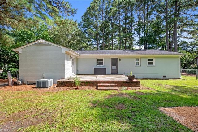 112 Lambs Creek DR, Yorktown, VA 23693