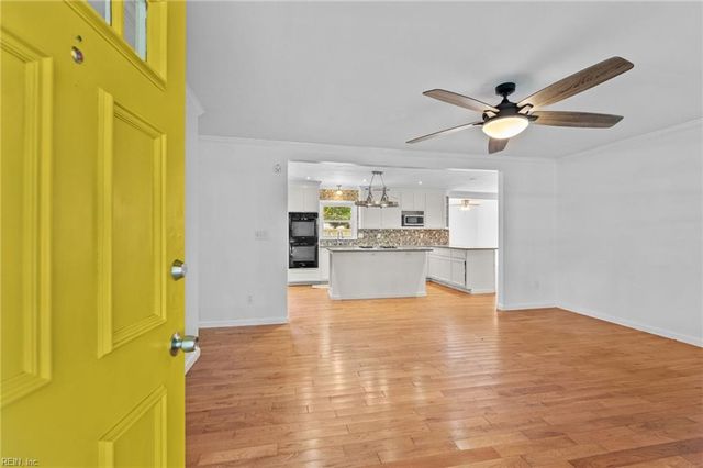 112 Lambs Creek DR, Yorktown, VA 23693