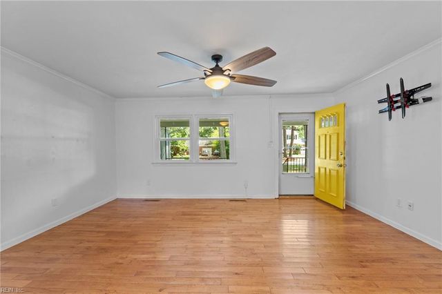 112 Lambs Creek DR, Yorktown, VA 23693