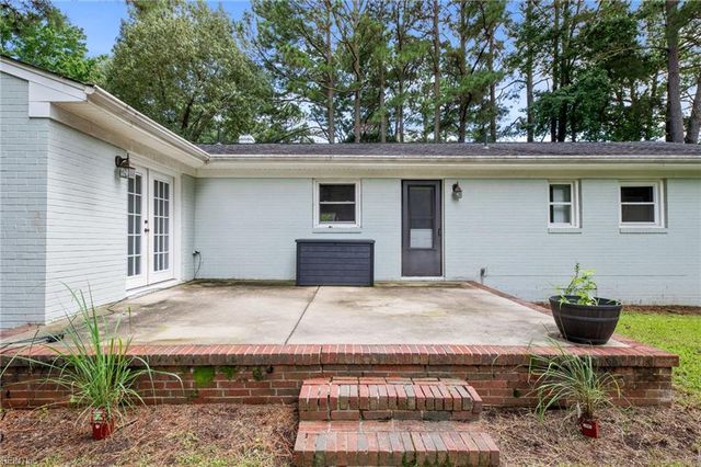 112 Lambs Creek DR, Yorktown, VA 23693