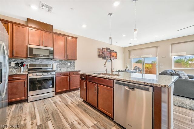 5692 Calm Season Street, Las Vegas, NV 89118