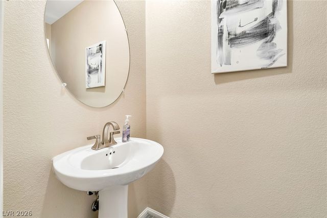 5692 Calm Season Street, Las Vegas, NV 89118