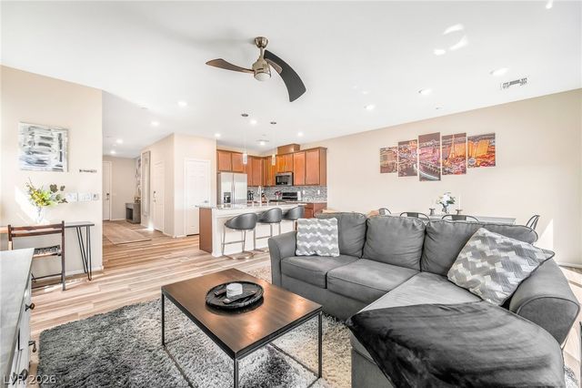 5692 Calm Season Street, Las Vegas, NV 89118