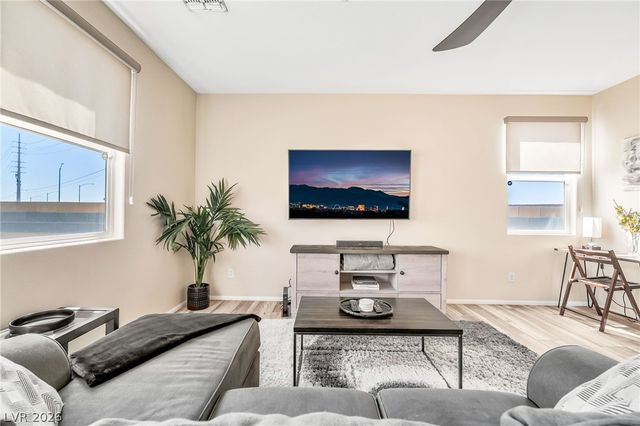 5692 Calm Season Street, Las Vegas, NV 89118