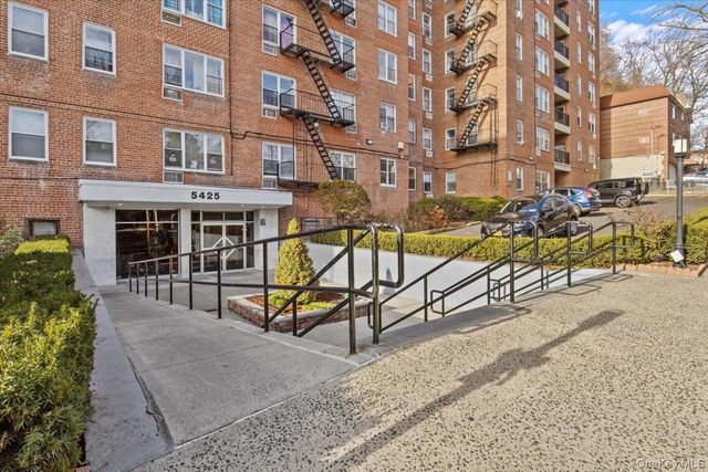5425 Valles Avenue 3J, Bronx, NY 10471