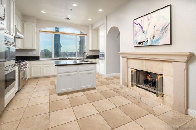 7992 Paseo Esmerado, Carlsbad, CA 92009