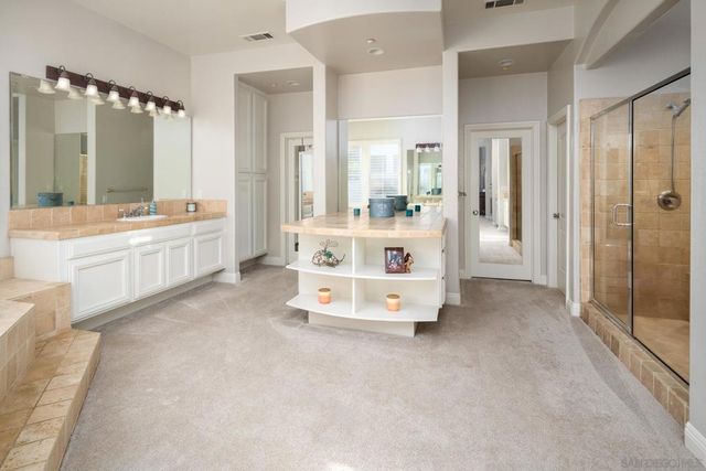 7992 Paseo Esmerado, Carlsbad, CA 92009
