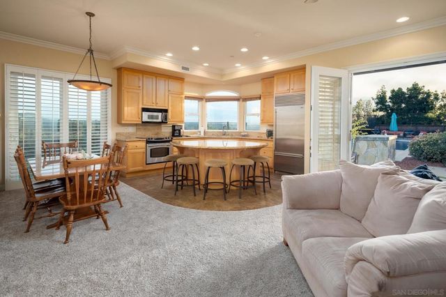 7992 Paseo Esmerado, Carlsbad, CA 92009
