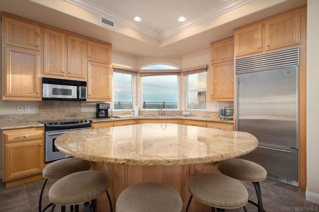 7992 Paseo Esmerado, Carlsbad, CA 92009