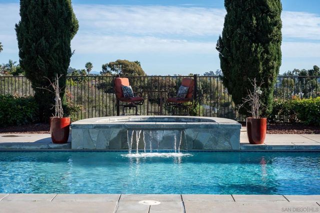 7992 Paseo Esmerado, Carlsbad, CA 92009