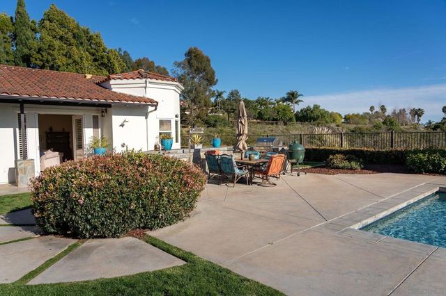 7992 Paseo Esmerado, Carlsbad, CA 92009